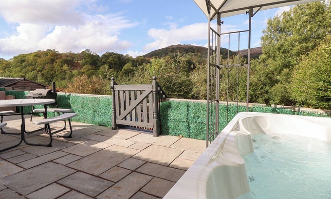 Llangollen House | Talgais