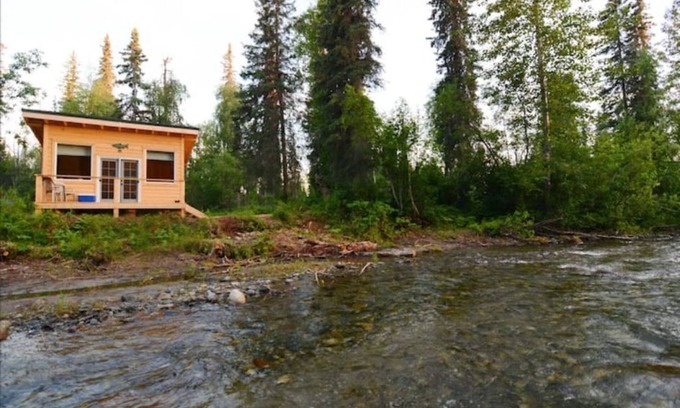 Susitna North Condo | Talkeetna Sliver Cabin at Montana Creek & Sauna