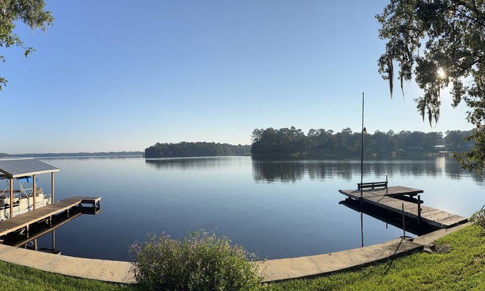 Telogia House | Tallahassee Lake Talquin High-End Modern Style Open Light