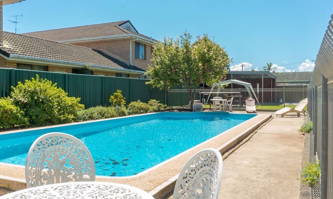 Sawtell Apartment | Tamara Court - two minutes walk to Sawtell Village