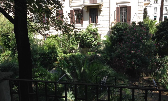 Quartiere III Pinciano Apartment | Tasteful apartment in period building, in the green, Parioli.