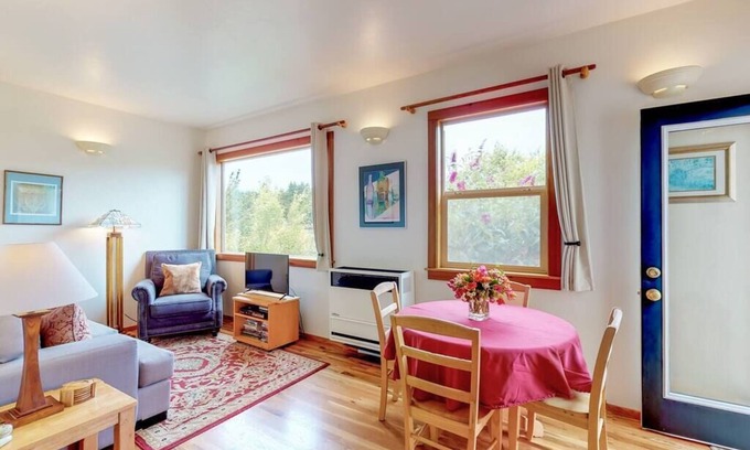 Arcata Apartment | Tasteful Arcata Cottage