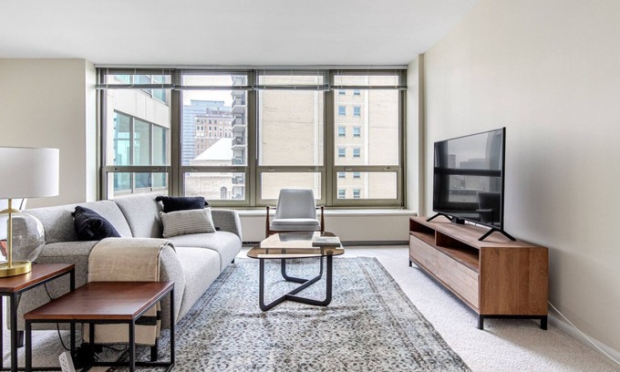 Lake View East Apartment | Tasteful Lakeview 1BR w/ Rooftop Pool, near Wrigley Field, by Blueground
