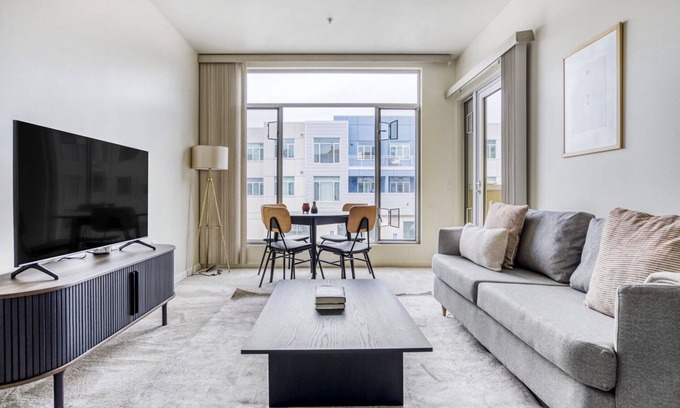 Evergreen Park Apartment | Tasteful Palo Alto 2BR w/W/D & Pool, walk to Pinterest, by Blueground