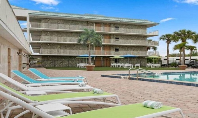 Historic Downtown Kissimmee Hotel | Tasteful Room with 2 DBL Beds Near Local-favorite Spots