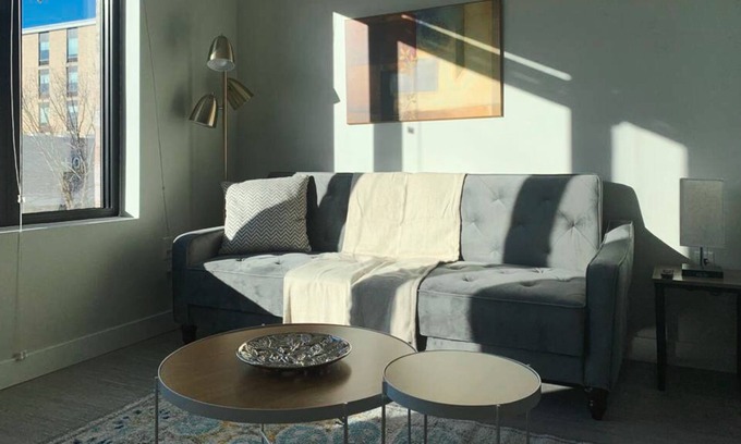 Des Moines Apartment | Tasteful Studio and Gym - Des Moines