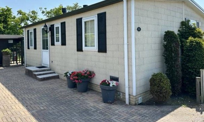 Goedereede House | Tastefully decorated chalett in a quiet, beautifully situated, recreation park.
