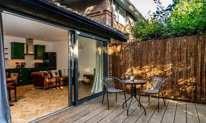 Acomb House | Tawny Lodge