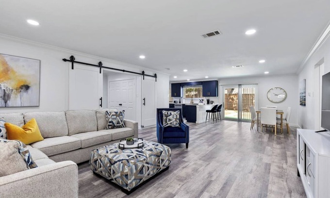 Grapevine House | TCH - Cozy 3bd/2ba home in Grapevine w/Workspace