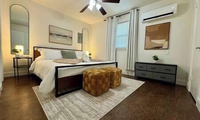 Fort Worth Apartment | TCU Charmer-King Bed! Walk to TCU/Mins to Hotspots