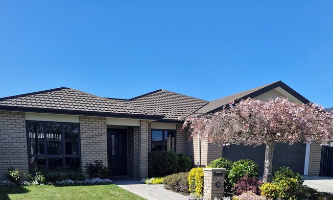 Napier House | Te Awa Retreat Napier. Spacious family home close to Napier Boys High. nnnnn