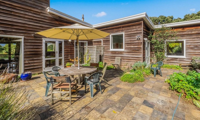 Te Horo Beach House | Te Horo Beach Retreat - Te Horo Beach Holiday Home