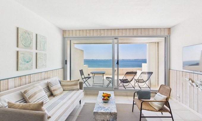 Concarneau Apartment | -TE MOANA-BEAU T2 BIS SURPLOMBANT LA MER + PARKING