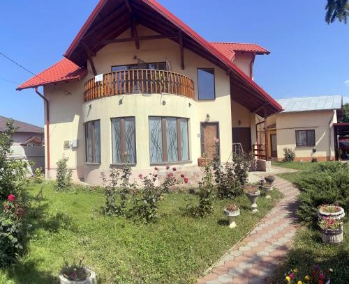 Cocani Crevedia House | Teachers