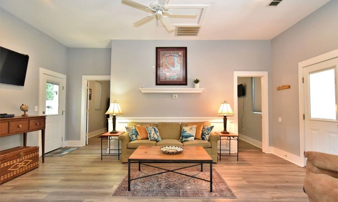 Charleston House | Teal Door Inn-With Fire Pit!