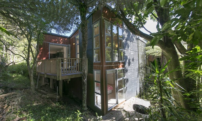 Waiheke Island Cottage | Ted's Cottage near Little Oneroa Beach