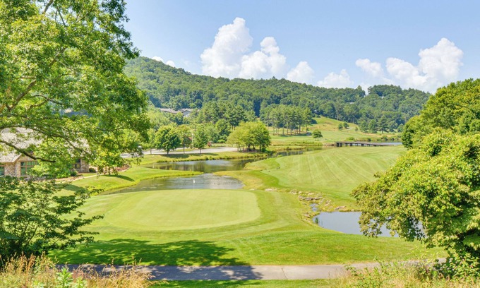 Dillard Condo | Tee Off in the Mtns: Sky Valley Condo w/View!