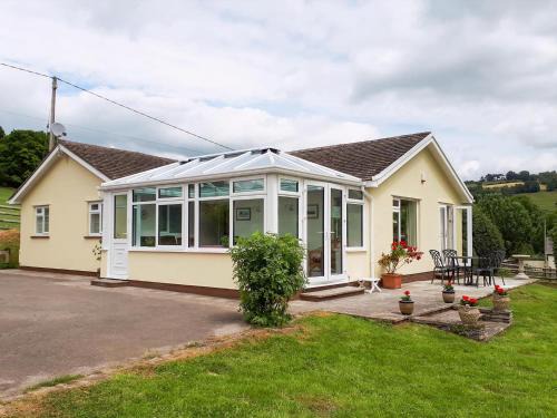 Crickhowell House | Tegfan