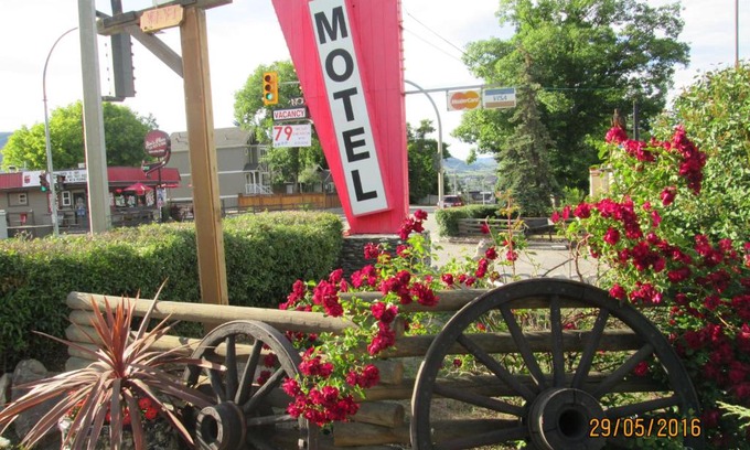Vernon Hotel | Tel-A-Friend Motel