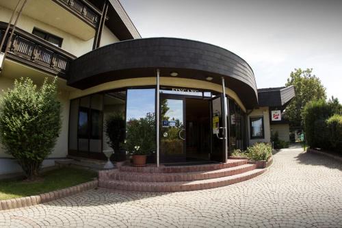 Neudoerfl House | Tennis- und Freizeitzentrum Neudörfl