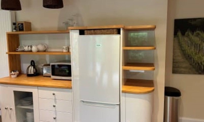 Hawkinge Cottage | Terlingham Vineyard self catering sleeps 2
