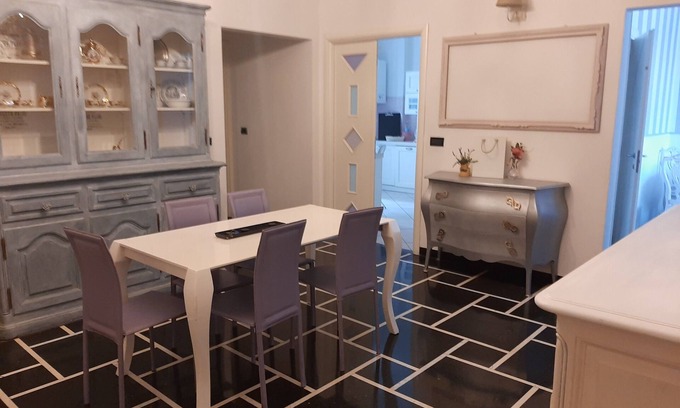 San Teodoro Apartment | TERMINAL CRUISES GENOVA DALLO ZIO 150 Square metres apartment