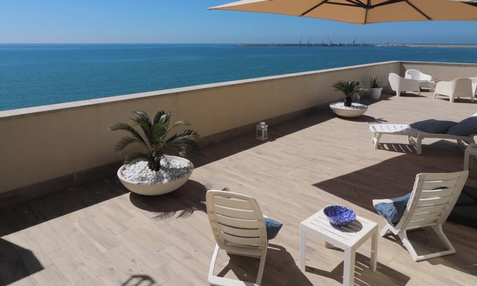 Pozzallo Apartment | Terrace of the Sirens - Beachfront Penthouse Apartment in Pozzallo