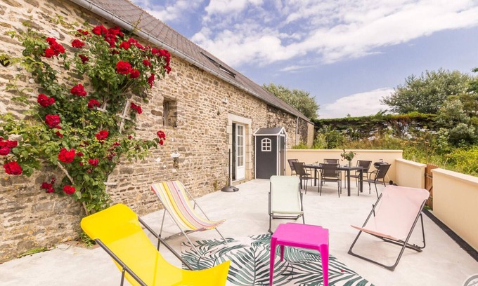 Barneville-Carteret Cottage | Terraced house with terrace, pets allowed