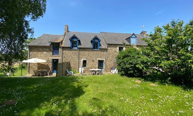 Saint-Meloir-des-Ondes Apartment | Terraced house, St Meloir des Ondes