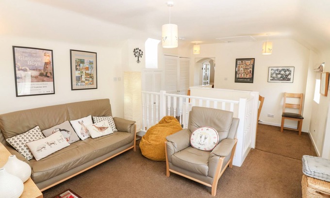 Jedburgh Cottage | TEVIOT VIEW COTTAGE, pet friendly, with a garden in Ancrum