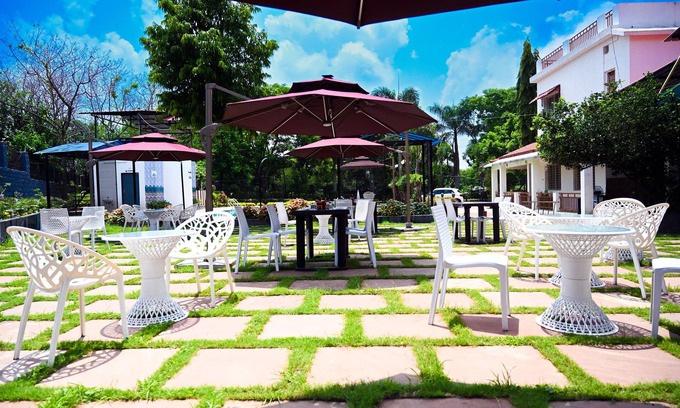 Bhopal Hotel | TGI Insignia Resort & Villa's