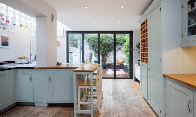 Thamesfield House | Thames-side Retreat, by Veeve
