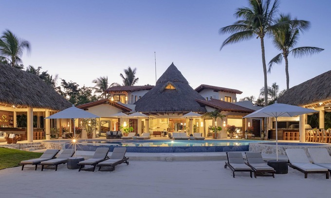 Punta de Mita Villa | Thanksgiving Week Escape – Private chef, Family, Feast & Beachfront Lux Awaits!