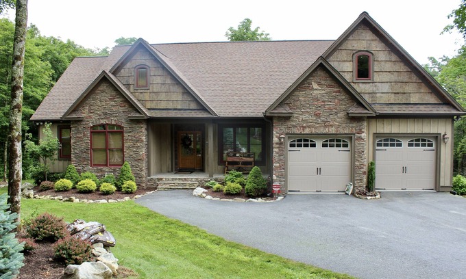 Sugar Mountain House | Thanksgiving wk open! The Trinity-Sugar Mtn-5 BR's, Hot Tub, Game rm, fireplace+