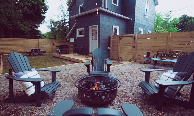 Manistee House | That Place on 6th Street close to downtown, beaches, & private backyard