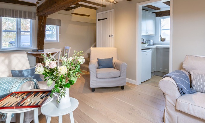 Finchingfield House | Thatched 2 bed self-catering with river valley view