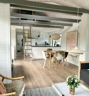 Øer Strand House | Thatched Cottage Near Øer Beach And Ebeltoft