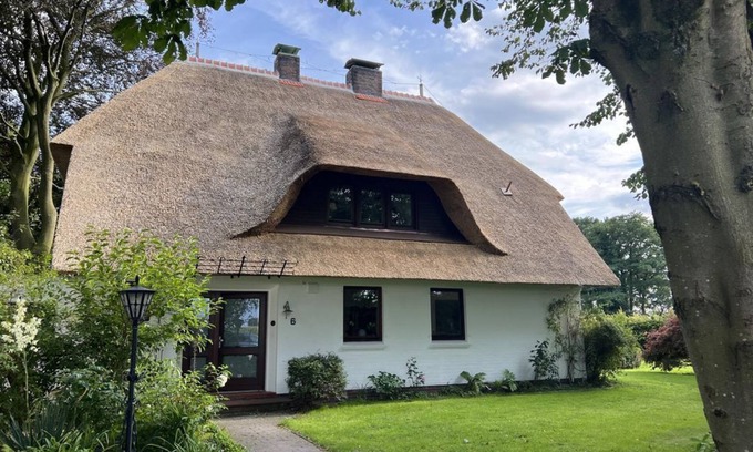 Wiegboldsbur House | Thatched roof country house Wiemershörn