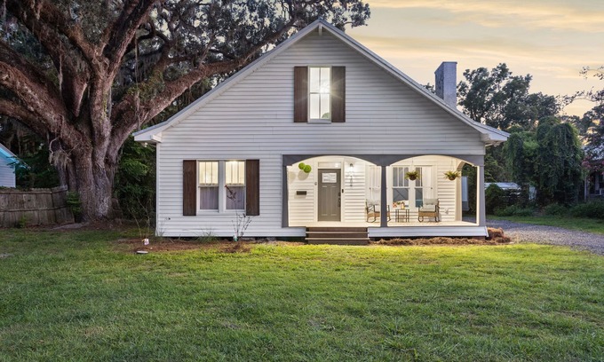 Live Oak House | The 1923 - Family Getaways Weddings Reunions