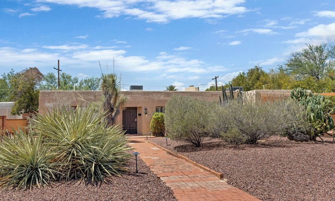 Sam Hughes House | The 9th St Retreat - a Southwestern Family-friendly Oasis in the Heart of Tucson