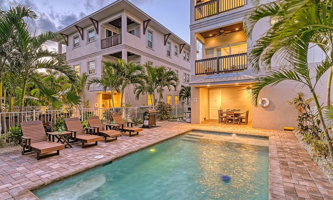 Siesta Key House | The Abalone | Luxury Pet Friendly Home, 2 Heated Pools, Ping Pong Tables Steps to Beach!