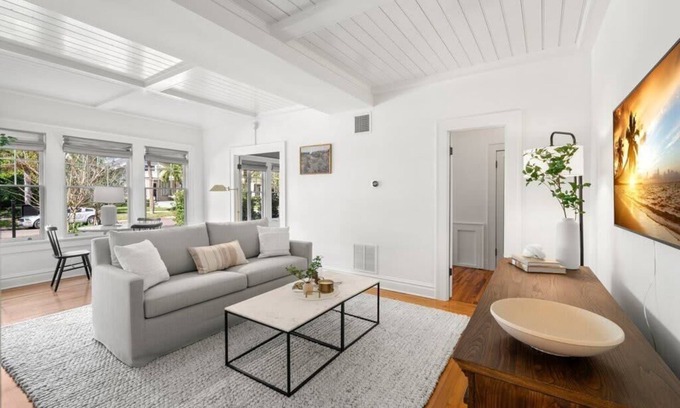 Hyde Park Apartment | The Adaline #1 - Luxury Hyde Park Apt Near Bayshore