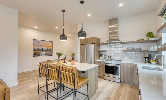 Bend Apartment | The Aerie Suites by AvantStay – Modern Comfort with Mountain Views