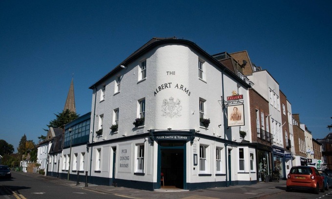 Esher Hotel | The Albert Arms