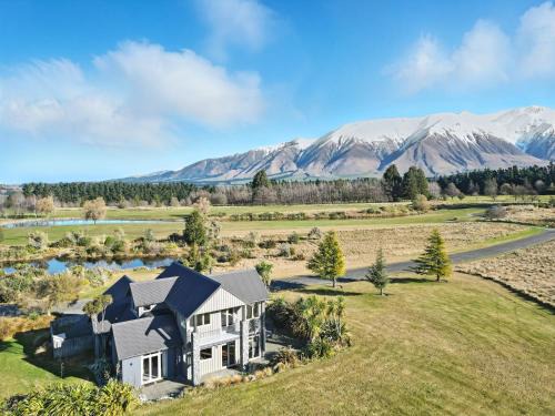 Castle Hill House | The Alpine Edge - Windwhistle Holiday Home