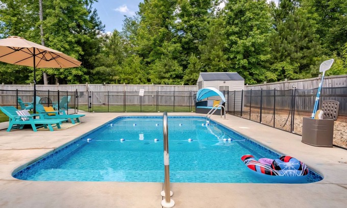 Winston House | The Amaris: Private Pool, Fire Pit, Near Golf