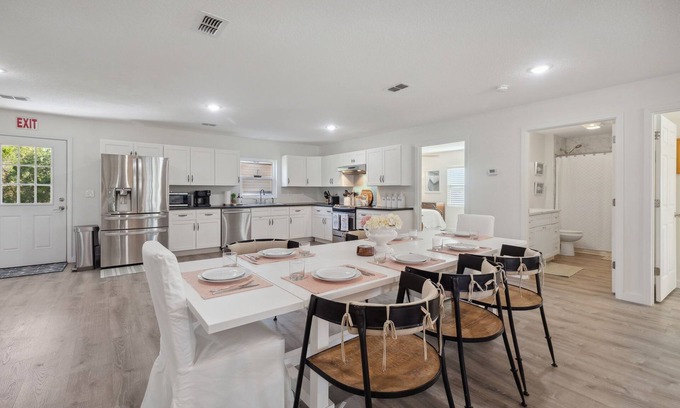 Lighthouse Park Cottage | The Anchor House- Anastasia Island- Walk to Downtown-Bike Ride to Beach