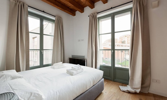 Barona Apartment | The apartment is located on the first floor of a building overlooking the large communal garden. Located in the Barona area, you can find free street parking nearby! Pay attention to the opening/closing time of the shopping mall car park as it is not acc