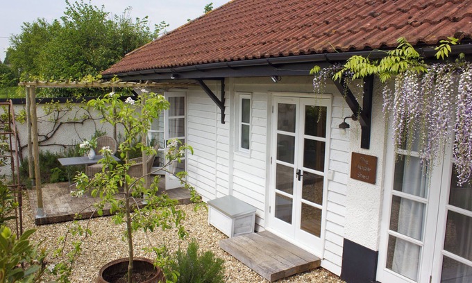 Thorverton Cottage | THE APPLE SHED, romantic, character holiday cottage in Exeter