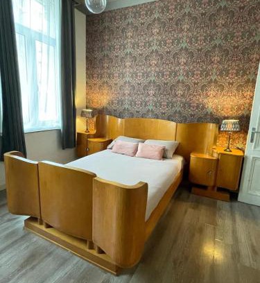 South Antwerp Apartment | The Art Deco Guestroom near Musea